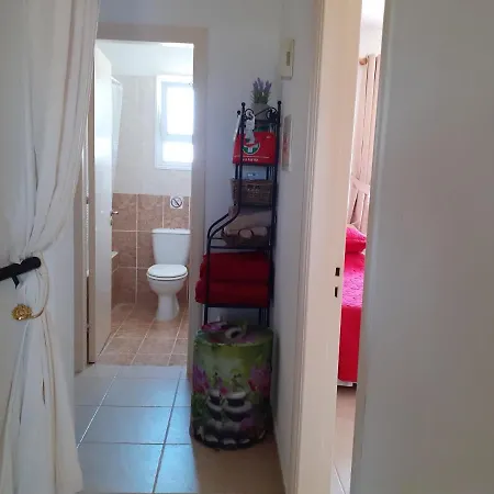 2-bed House Sleeps 6 -pool -free Parking -netflix 펜션 *