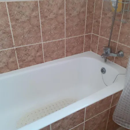 펜션 2-bed House Sleeps 6 -pool -free Parking -netflix *