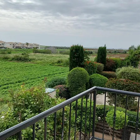 2-bed House Sleeps 6 -pool -free Parking -netflix *