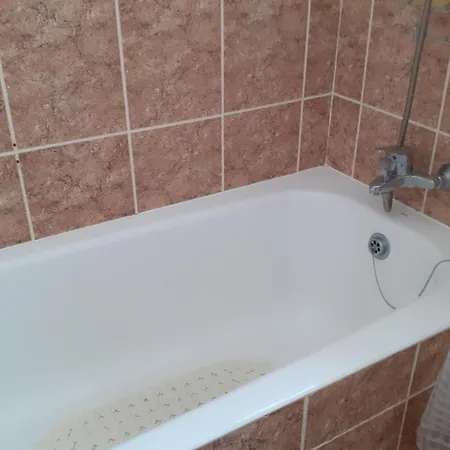 2-bed House Sleeps 6 -pool -free Parking -netflix 펜션 *