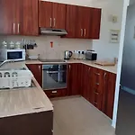 Case de vacanță 2-bed House Sleeps 6 -pool -free Parking -netflix Mandria (Paphos)