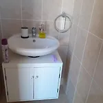 2-bed House Sleeps 6 -pool -free Parking -netflix