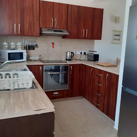 Semesterbostad 2-bed House Sleeps 6 -pool -free Parking -netflix Mandria (Paphos)