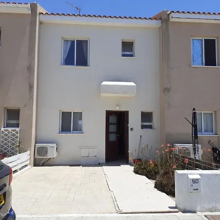 Beautiful 2-bed House In Paphos * Mandria (Paphos)