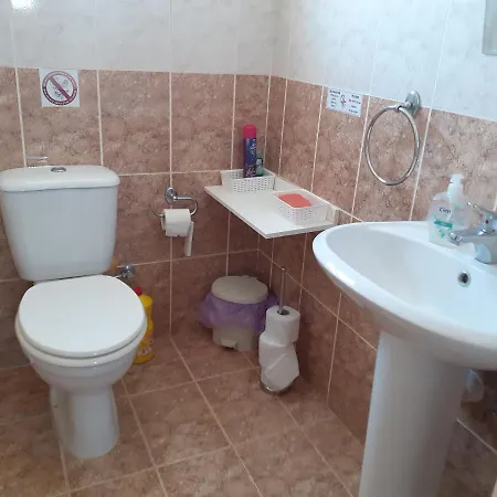 Semesterbostad 2-bed House Sleeps 6 -pool -free Parking -netflix Mandria (Paphos)