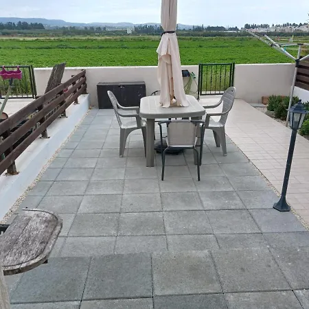 Beautiful 2-bed House In Paphos Prázdninový dům