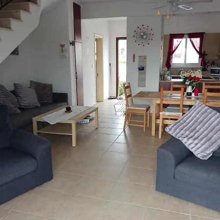 Beautiful 2-bed House In Paphos *