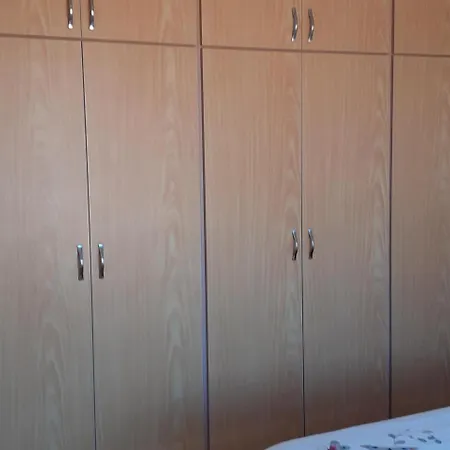 2-bed House Sleeps 6 -pool -free Parking -netflix