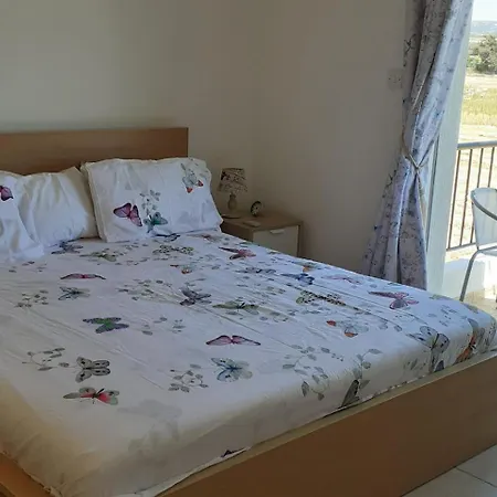 Semesterbostad 2-bed House Sleeps 6 -pool -free Parking -netflix *