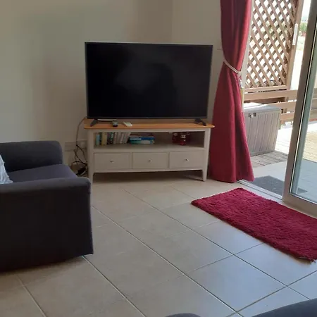2-bed House Sleeps 6 -pool -free Parking -netflix Case de vacanță Mandria (Paphos)