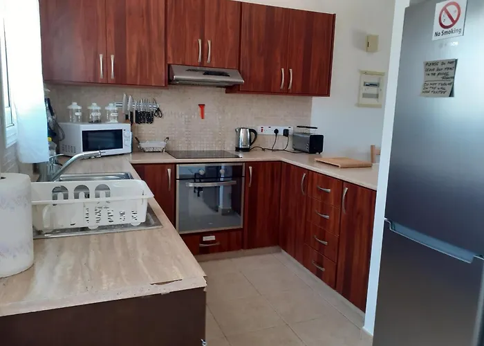 Σπίτι διακοπών 2-bed House Sleeps 6 -pool -free Parking -netflix Μανδριά