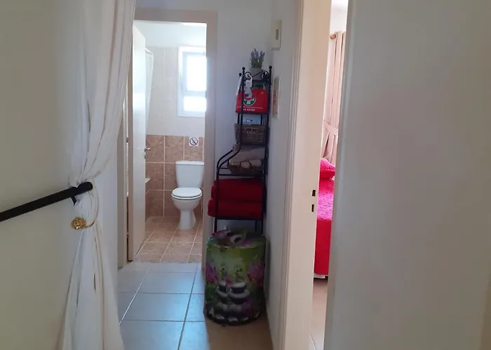 2-bed House Sleeps 6 -pool -free Parking -netflix Σπίτι διακοπών *