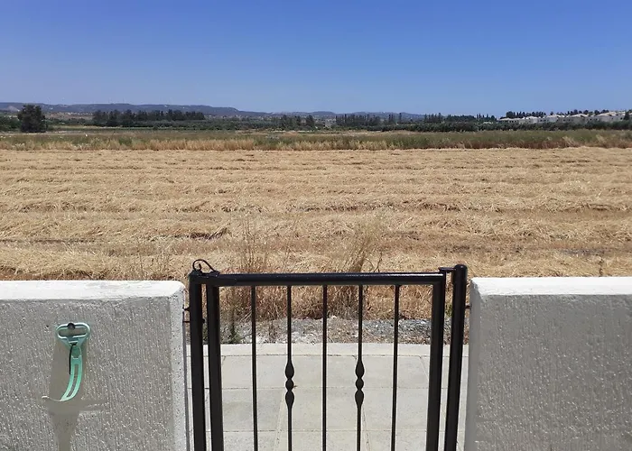 Σπίτι διακοπών 2-bed House Sleeps 6 -pool -free Parking -netflix