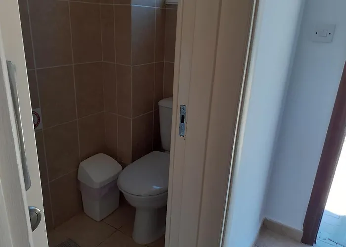 2-bed House Sleeps 6 -pool -free Parking -netflix Σπίτι διακοπών Μανδριά