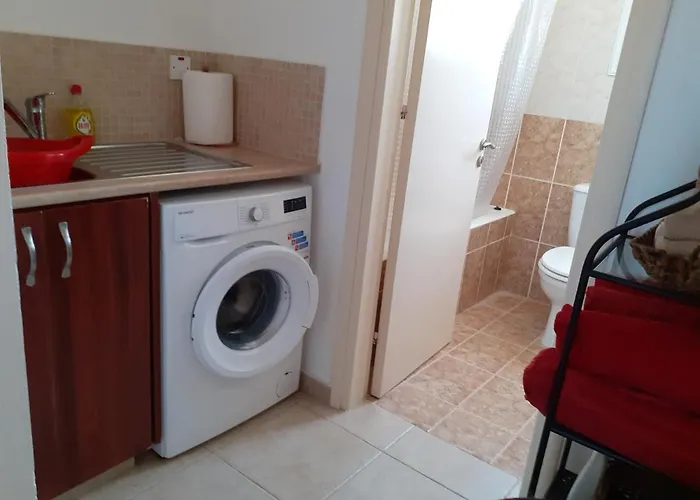 2-bed House Sleeps 6 -pool -free Parking -netflix