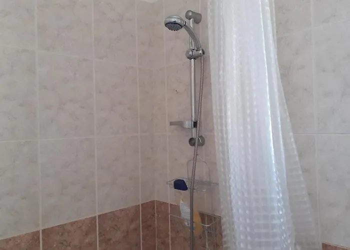 2-bed House Sleeps 6 -pool -free Parking -netflix