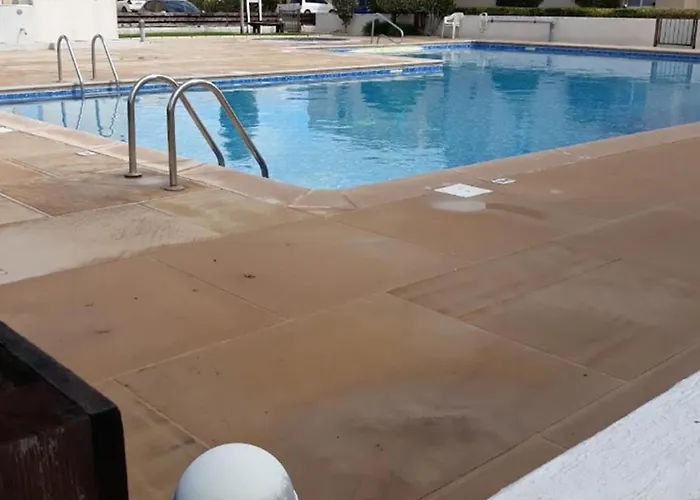 2-bed House Sleeps 6 -pool -free Parking -netflix Σπίτι διακοπών *