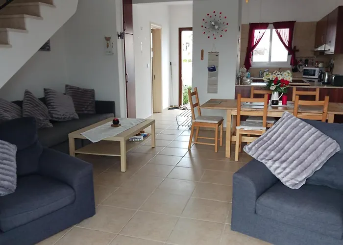 2-bed House Sleeps 6 -pool -free Parking -netflix