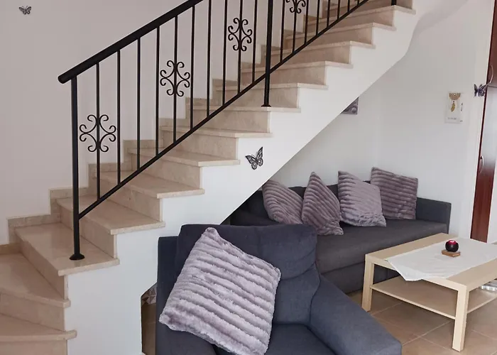 Σπίτι διακοπών 2-bed House Sleeps 6 -pool -free Parking -netflix Μανδριά