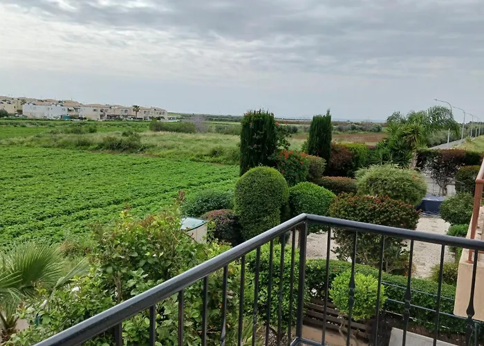 2-bed House Sleeps 6 -pool -free Parking -netflix *