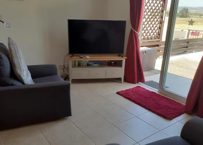 2-bed House Sleeps 6 -pool -free Parking -netflix Σπίτι διακοπών Μανδριά