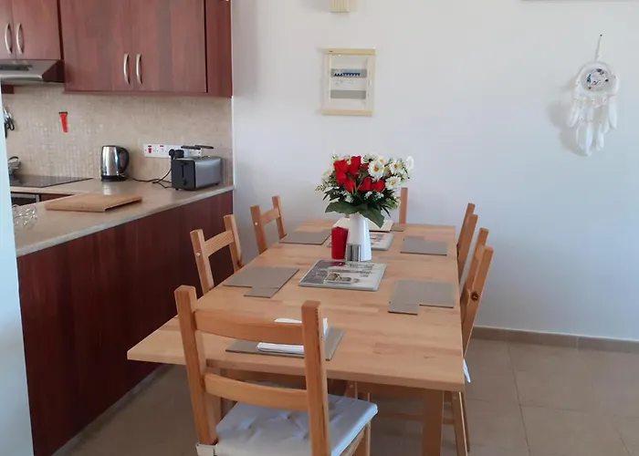 Σπίτι διακοπών 2-bed House Sleeps 6 -pool -free Parking -netflix